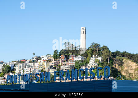 Coit Tower auf dem Telegraph Hill in San Francisco Stockfoto