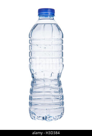 Noch Mineral Wasser Plastikflasche auf weißem Hintergrund Stockfoto