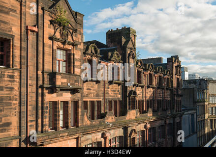 Obergeschosse und Gesims, Glasgow Herald-Gebäude, entworfen von Charles Rennie Mackintosh, jetzt The Lighthouse, Glasgow, Schottland, UK, Stockfoto