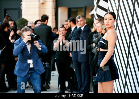 Außerhalb der Louis Vuitton Show 5. Oktober 2016 Paris Fashionweek bereit zu tragen Frühjahr/Sommer 2017 Place Vendôme - 1er - Paris Frankreich Stockfoto