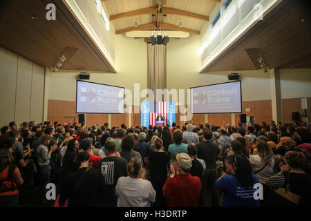 Green Bay, Wisconsin, USA. 5. Oktober 2016. Senator Bernie Sanders anlässlich der Green Bay stärker zusammen Rallye mit Bernie Sanders an die Heilsarmee Kroc Community Center am 5. Oktober 2016 in Green Bay, Wisconsin. Bildnachweis: Das Foto Zugang/Al Stockfoto