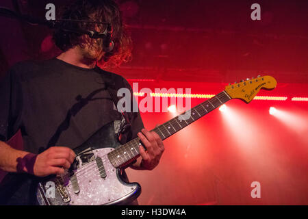 Sydney, Australien 6. Oktober 2016: Hockey Dad führen ihr Album Tour Konzert "Boronia" im Werk Oxford Art in Sydney, Australien. Support-Acts eingeschlossen Morning TV und Horror My Friend.  Im Bild ist Horror My Friend durchführen. Bildnachweis: Mjmediabox/Alamy Live-Nachrichten Stockfoto