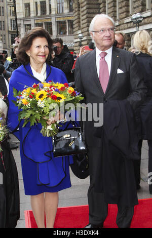 Hamburg, Deutschland. 6. Oktober 2016. König Carl XVI. Gustaf und Königin Silvia von Schweden während eines Staates in Hamburg zu besuchen. Das Königspaar wird in Deutschland von der 07:55 von Oktober / picture Alliance © Dpa/Alamy Live-Nachrichten Stockfoto