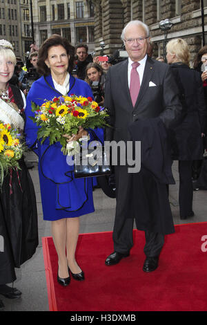 Hamburg, Deutschland. 6. Oktober 2016. König Carl XVI. Gustaf und Königin Silvia von Schweden während eines Staates in Hamburg zu besuchen. Das Königspaar wird in Deutschland von der 07:55 von Oktober / picture Alliance © Dpa/Alamy Live-Nachrichten Stockfoto