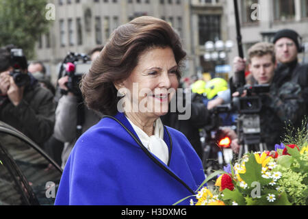 Hamburg, Deutschland. 6. Oktober 2016. König Carl XVI. Gustaf und Königin Silvia von Schweden während eines Staates in Hamburg zu besuchen. Das Königspaar wird in Deutschland von der 07:55 von Oktober / picture Alliance © Dpa/Alamy Live-Nachrichten Stockfoto