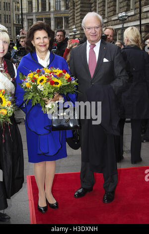 Hamburg, Deutschland. 6. Oktober 2016. König Carl XVI. Gustaf und Königin Silvia von Schweden während eines Staates in Hamburg zu besuchen. Das Königspaar wird in Deutschland von der 07:55 von Oktober / picture Alliance © Dpa/Alamy Live-Nachrichten Stockfoto