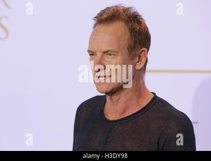 Britischer Musiker Sting kommt für die Preisverleihung Deutscher Radiopreis (Deutscher Radiopreis) in Hamburg, Deutschland, 6. Oktober 2016.  FOTO: GEORG WENDT/DPA Stockfoto