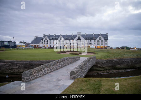 Carnoustie Golf Course, Fife, Schottland. 7. Oktober 2016. Alfred Dunhill Links Championship Golf 2. Runde. Carnoustie Clubhaus am Morgen vor der 2. wird im Gange Runde. Bildnachweis: Aktion Plus Sport/Alamy Live-Nachrichten Stockfoto