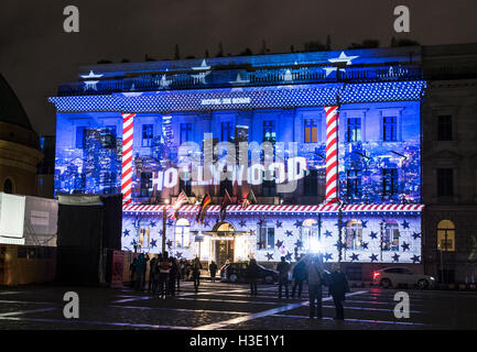 Berlin, Deutschland. 6. Oktober 2016. Die beleuchteten Hotel de Rome gesehen während der Proben für das Festival of Lights in Berlin, Deutschland, 6. Oktober 2016. Foto: PAUL ZINKEN/Dpa/Alamy Live News Stockfoto