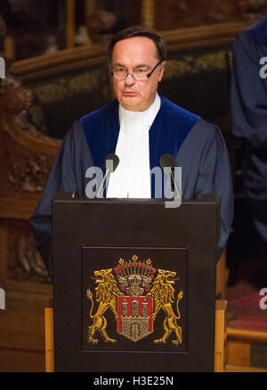 Hamburg, Deutschland. 7. Oktober 2016. Der Präsident des internationalen Strafgerichtshofs für das Gesetz des Meeres, spricht Vladimir Vladimirovich Golitsyn beim offiziellen Festakt zum 20-jährigen Jubiläum des internationalen Strafgerichtshofs für das Gesetz des Meeres in Hamburg, Deutschland, 7. Oktober 2016. Foto: Daniel Reinhardt/Dpa/Alamy Live News Stockfoto