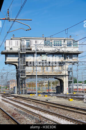 Stellwerk in der Nähe von Bologna Central Station, Italien. Stockfoto