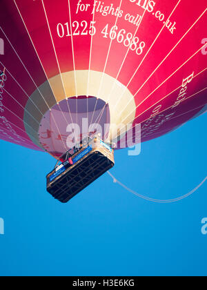 Heißluftballon fliegen über Bad Stockfoto