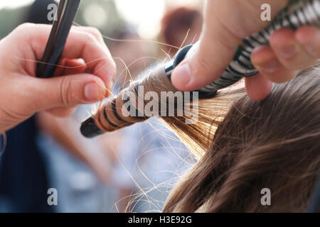 Meister Friseur und Stylist in der Workflow-Nahaufnahme Stockfoto