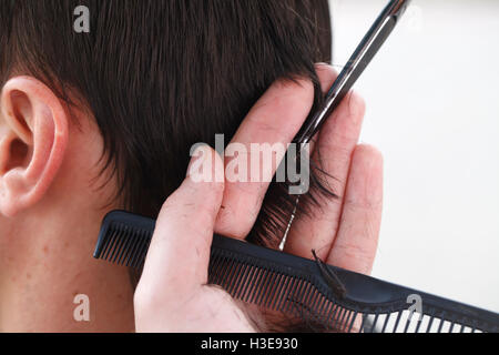 Meister Friseur und Stylist in der Workflow-Nahaufnahme Stockfoto