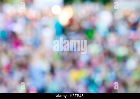 ein Konzert verschwommen Menschenmenge, die Art der Bühne Stockfoto