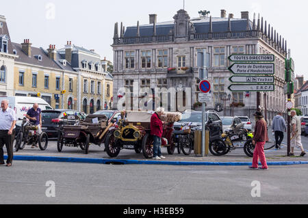 De Dion-Bouton-Oldtimer aus der britischen De Dion-Bouton club, Bergues, Nord-Pas-De-Calais, Hauts-de-France, Frankreich Stockfoto