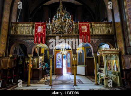 Innenraum der orthodoxen Kirche der Entschlafung der Gottesgebärerin (Himmelfahrtskirche) in Brasov, Rumänien Stockfoto