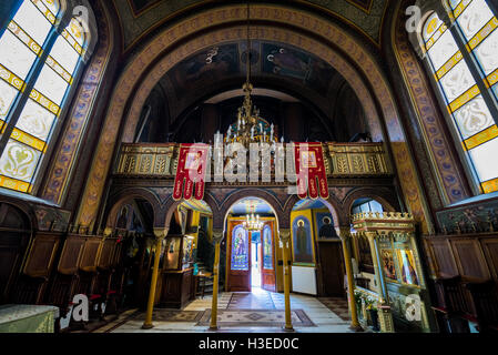 Innenraum der orthodoxen Kirche der Entschlafung der Gottesgebärerin (Himmelfahrtskirche) in Brasov, Rumänien Stockfoto