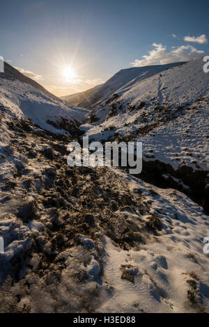 Moffat Water Valley als die Wintersonne ist die Einstellung, in der Nähe von Moffat, Dumfries & Galloway, Schottland. Stockfoto