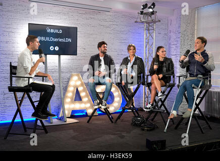 Daniel Welsch interviewt die nur Weg ist Essex (GEISSENS) Sterne (von links nach rechts) Dan Edgar, Chloe Lewis, Courtney Green und Bobby Norris anlässlich einer BUILD-Serie London Veranstaltung im AOL Capper Street Studio. PRESS ASSOCIATION. Bild Datum: Freitag, 7. Oktober 2016. Bildnachweis sollte lauten: Isabel Infantes/PA Wire Stockfoto