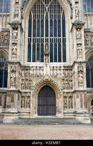 Der Haupteingang Tür zur schönen Berverley Minster Parish Church in Beverley East Yorkshire England Vereinigtes Königreich Stockfoto