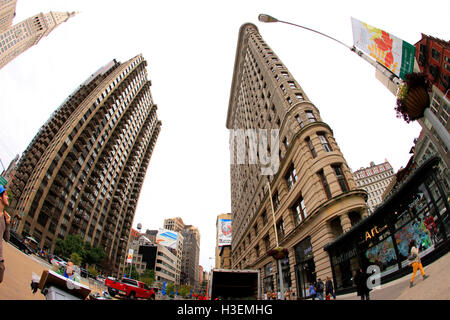 Flacheisen Gebäudefassade, gilt als einer der ersten Wolkenkratzer in New York gebaut Stockfoto