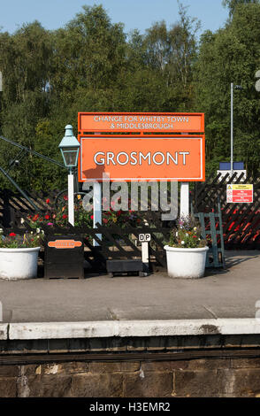 Grosmont Station anmelden Plattform in North Yorkshire Moors Railway Grosmont Yorkshire England Vereinigtes Königreich UK Stockfoto