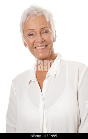 selbstbewusste Reife Frau mit weißem Haar Stockfoto