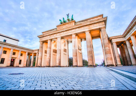 Sonnenaufgang am Brandenburger Tor in Berlin, Deutschland. Stockfoto