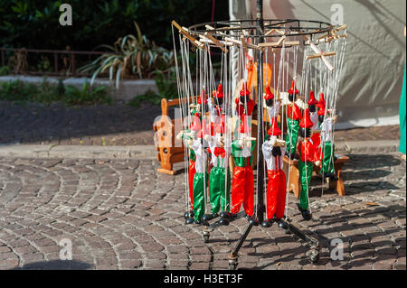 Traditionelle italienische Spielzeug. Hölzerne Pinocchio Marionette als Andenken an Italien Stockfoto