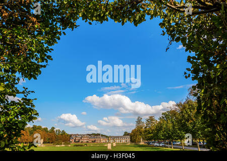 Hainbuche Bogen mit Blick zum Schloß Nordkirchen, bekannt als des Westfälischen Versailles Stockfoto