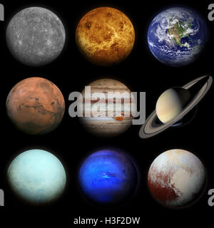 Solar-System. Planeten auf schwarzem Hintergrund. Sonne, Merkur, Venus, Erde, Mars, Jupiter, Saturn, Uranus, Neptun, Pluto. Stockfoto