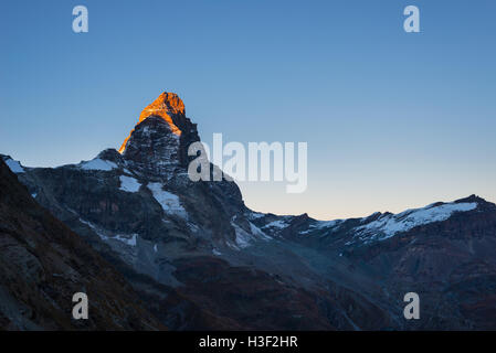 Abendlicht über den eleganten Matterhorn oder Cervino Gipfel (4478 m), Italiener, Valle d ' Aosta. Stockfoto