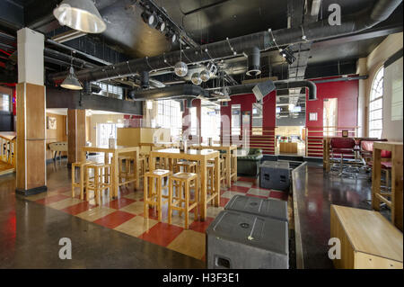 Die Gassen ein Café/Bar/Restaurant mit Ten-Pin Bowling-Bahnen, Bristol, UK Stockfoto