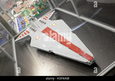 Starfighter gemacht von Legosteinen auf Ausstellung in Rzeszów, Polen Stockfoto
