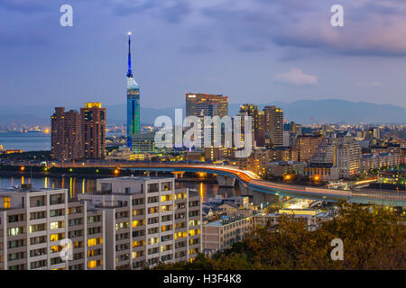 Blick auf die Skyline der Hakata in Fukuoka, Japan. Stockfoto