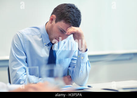 Geschäftsmann, Probleme im Büro Stockfoto