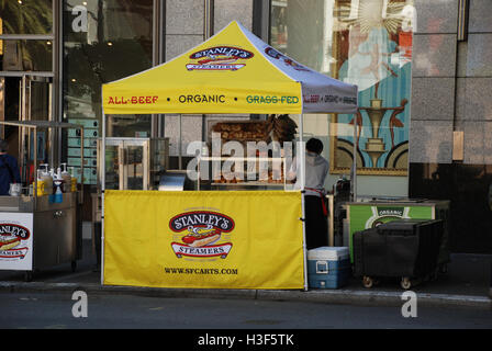 Straßenhändler Wagen für Hot Dogs, Hamburger, Getränke und Brezeln San Francisco USA Stockfoto