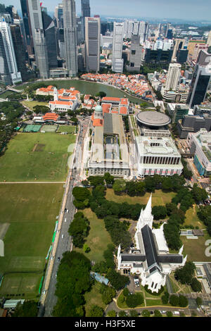 Singapur, Padang und Geschäftsviertel, erhöhten Blick von Swissotel Equinox Restaurant Stockfoto