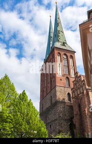 Die restaurierte Kathedrale St. Nikolaus in der Mitte der alten Stadt in Berlin, Deutschland Stockfoto