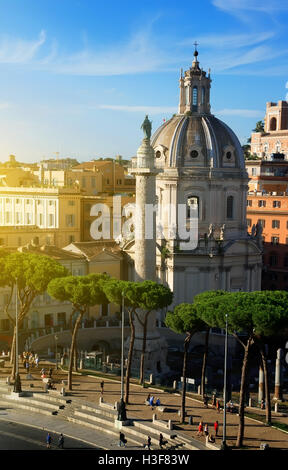 Forum des Trajan mit Basilika und Statue in Rom, Italien Stockfoto