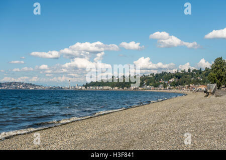 Alki Beach an einem sonnigen Junitag. Stockfoto