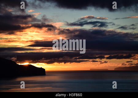 Sonnenaufgang über ein ruhiges Meer, Funchal, Madeira Stockfoto