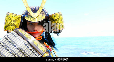 Japanische Frau Samurai Krieg Herrn am Meer Stockfoto