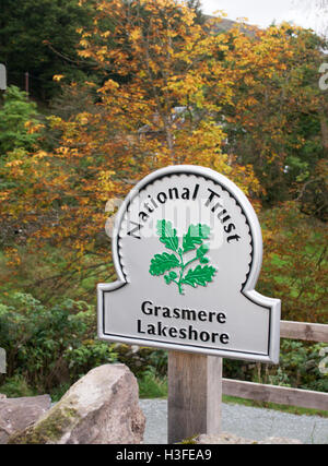 National Trust Zeichen Grasmere Lakeshore, Cumbria, England, UK Stockfoto