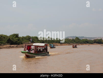 Ausflugsschiff auf dem Tonle Sap See in der Nähe von Siem Reap, Kambodscha.   ----Phnom Penh--C Reisen Stockfoto