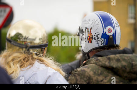 Scooter-Fans bei einem 60er Jahre Oldtimer-Rallye, Isle Of Wight, Großbritannien Stockfoto