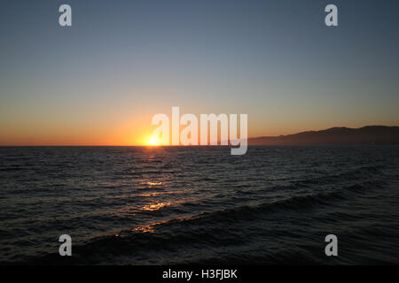 Untergehenden Sonne in Santa Monica Beach. Stockfoto