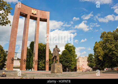 Lviv, Ukraine - 12. Juli 2015: Denkmal für die Führer der ukrainischen nationalistischen und Unabhängigkeit Bewegung Stepan Bandera. Stockfoto