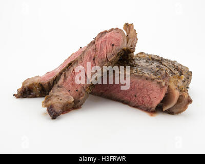 Steak-Scheiben aus ein Ribeye isoliert auf weißem Hintergrund Stockfoto